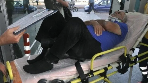 Otobüsün Metrelerce Sürüklediği Yaşlı Adam Hastanelik Oldu 