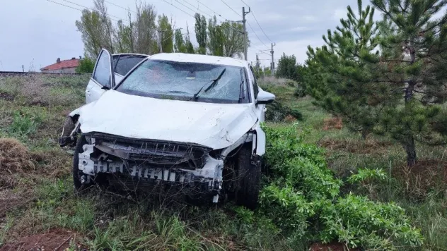 Otomobil şarampole uçtu: 1'i bebek 6 kişi yaralandı