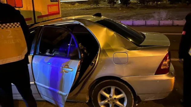 Otomobil TIR'a çarptı: 1 ölü