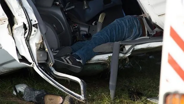 Otomobil köprüden uçtu: 5 yaralı