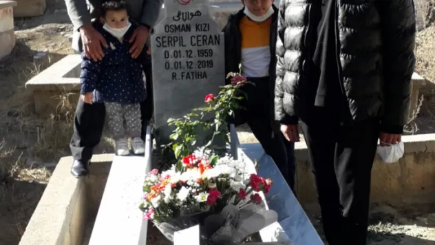 Otomobilin çarptığı Serpil Öğretmen kabri başında anıldı