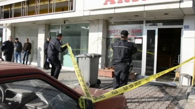 OTOMOBİLİN LASTİĞİ BOMBA GİBİ PATLADI: 1 YARALI