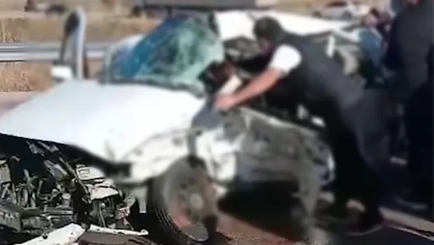 Otomobille tırın çarpıştığı feci kazada bir kişi hayatını kaybetti