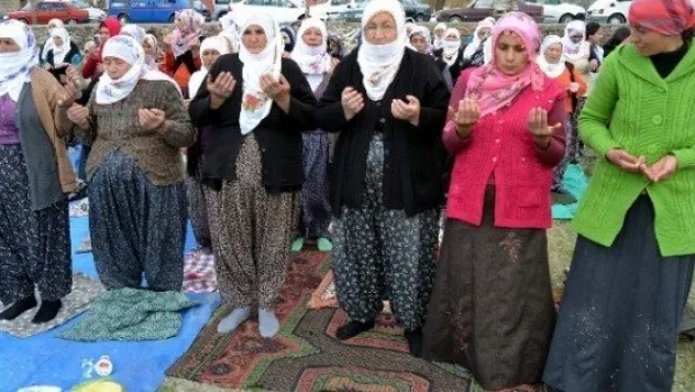 (özel Haber) Köylüler Yağmur Duasına Çıktı