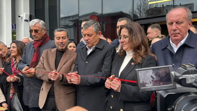 Özgür Özel CHP İl Binasını açtı 'Buranın tapusu bir tek kişiye kayıtlıdır'