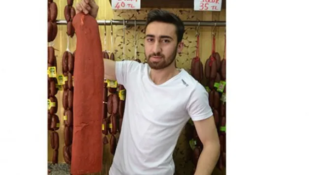 Pastırma ve sucuk satan esnaf gurbetçi vatandaşları bekliyor