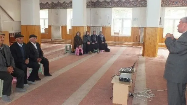 Pınarbaşı Ve Sarızlı Hacı Adaylarına Seminer Verildi 