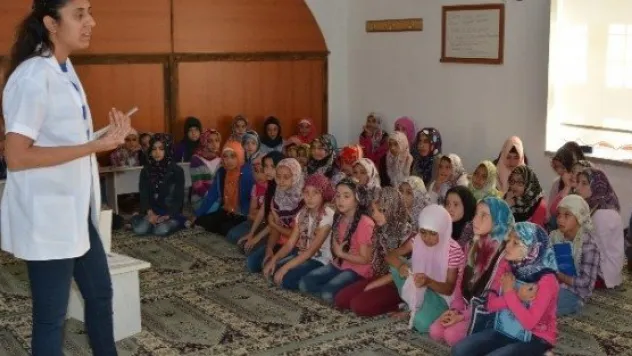 Pınarbaşı'da Yaz Kur'an Kursu Öğrencilerine Keneyle Mücadele Anlatıldı