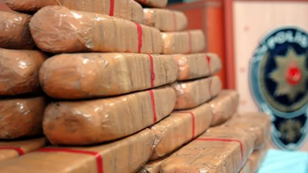 Polis 79 kilo 780 gram esrar ele geçirdi