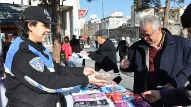 Polisten Stantlı Broşürlü Uyarı