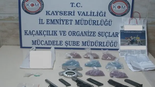 Polisten zehir tacirlerine darbe