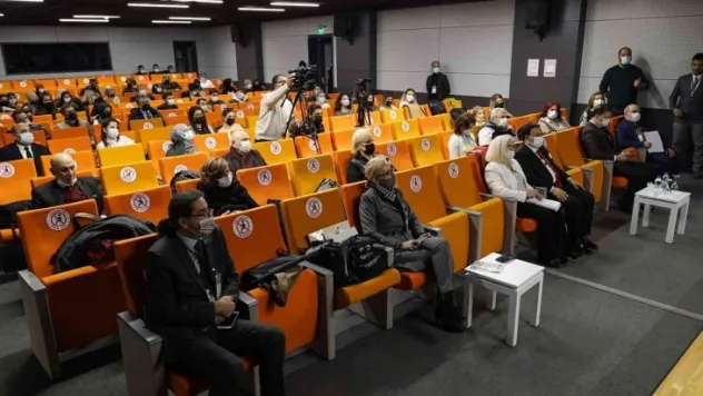 Prof. Dr. Çobanoğlu: 'Aktarlar da diplomalı olmalı'