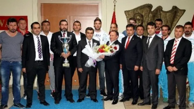 Rainbov Spor Kulübünden Vali Orhan Düzgün'e Ziyaret 