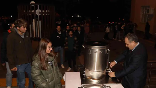 Rektör Altun'dan öğrencilere gece çorbası