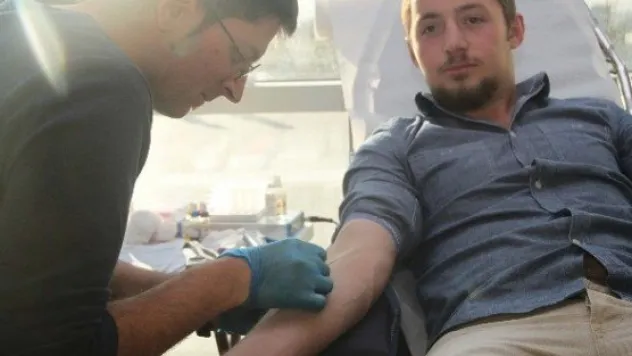 Rektör Mat'tan Kan Bağışı Kampanyasına Destek 