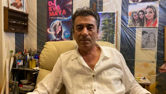 Ressam Hamza Gedikli, sanatını evinde hayata geçiriyor