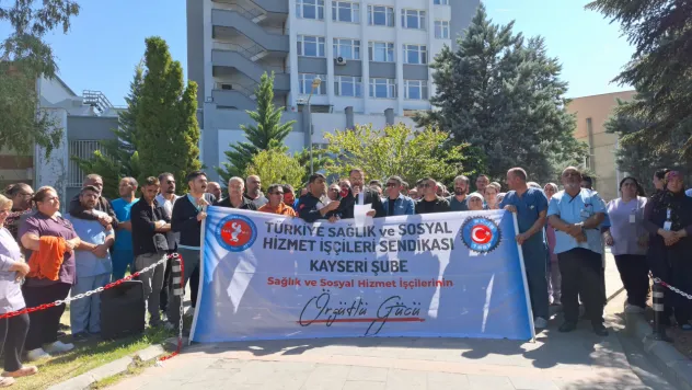 Sağlık-İş Sendikasından hastane önünde açıklama 'Bu adaletsizlik artık tahammül edilemez bir noktaya gelmiştir'
