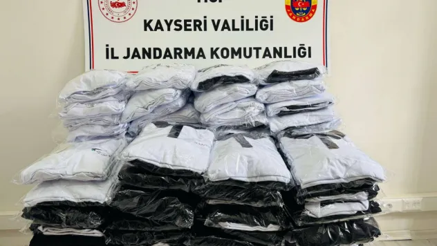 Sahte lisanslı tişört ticareti yapan şüpheli yakalandı