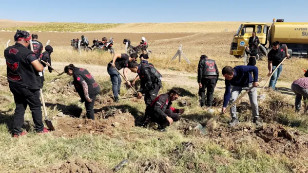 Sarımsaklı'da 1500 fidan daha toprakla buluştu