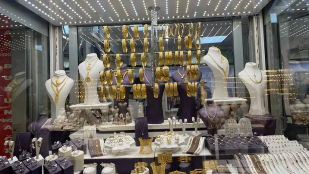 Altın Rekora Koşuyor