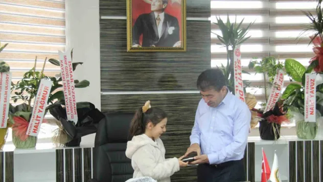 Şehit kızından Başkan Metin'e anlamlı hediye
