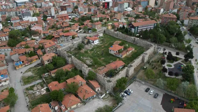 Selçuklu mirası bin 100 yıllık tarihi kale turizme kazandırılıyor