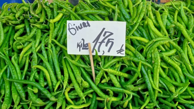 Semt pazarında bu haftanın sebze ve meyve fiyatları