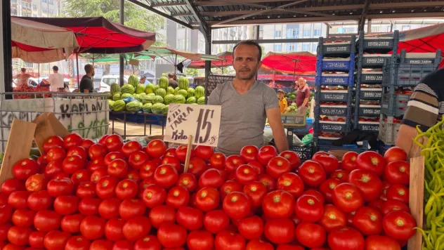 Semt Pazarında domates 15 liraya düştü