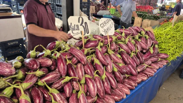 Semt pazarlarında salçalık ve kurutmalık telaşı