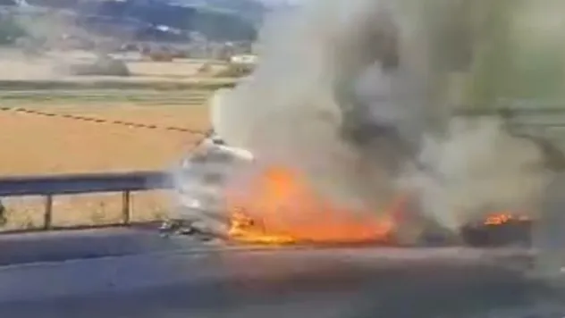 Servis aracı alev aldı