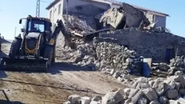 Şeyhşaban'da ahır ve ev çöktü: 35 koyun ve 2 eşek telef oldu