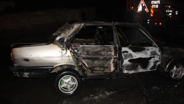 Seyir halindeyken yanan otomobil kül oldu