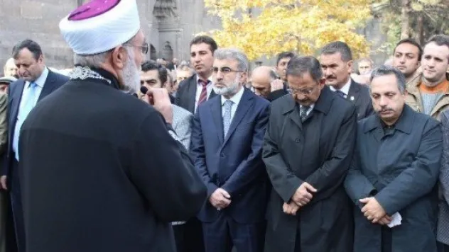 Seyit Taha Yalçın Bakan Yıldız'ın Da Katıldığı Cenaze Namazı Sonrasında Toprağa Verildi 