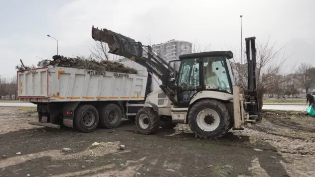 Şiddetli Rüzgarın Etkileri Temizlendi