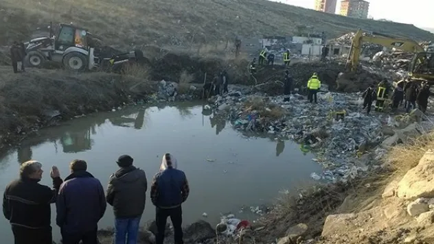 Su kuyusuna çocuk düştü