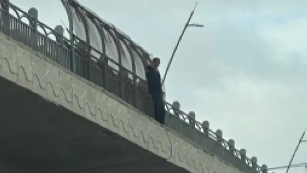 Sümer köprüsünde intihar girişiminde bulunan vatandaş ikna edildi