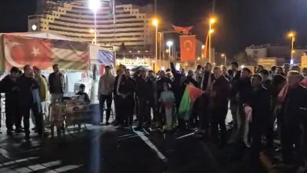Sumud'un ablukasını protesto için meydanlara inildi