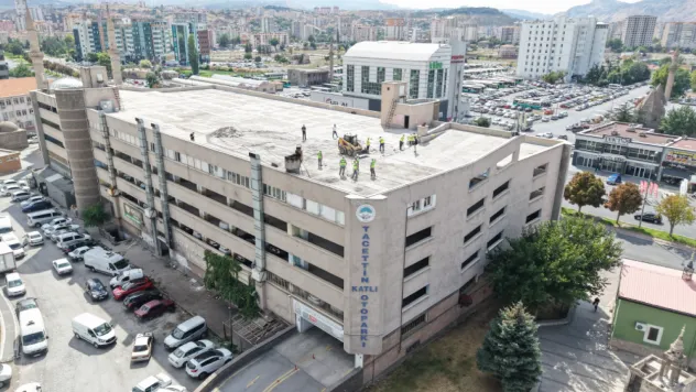Tacettin Katlı Otoparkın çatısı yenileniyor