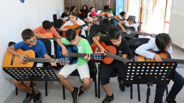 Talas'ta Bağlama- Gitar Kursları Başlıyor