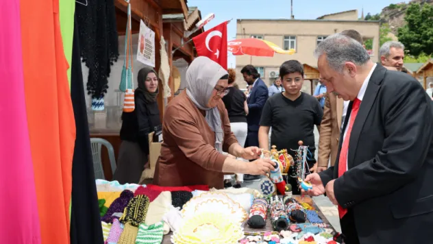 Talas'ta Bu Pazar 'Maharetli Eller' Var