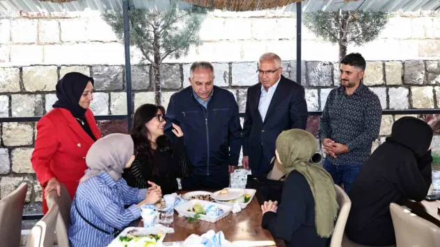 Yeni gelen üniversite öğrencilerine elit karşılama