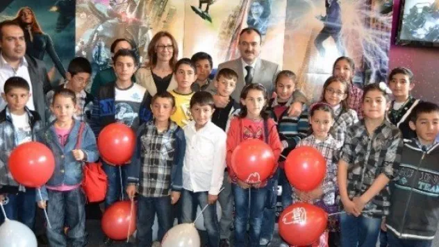 Talas Yazyurdu Köyü Öğrencileri İlk Kez Sinema İzlemenin Keyfini Çıkardı 