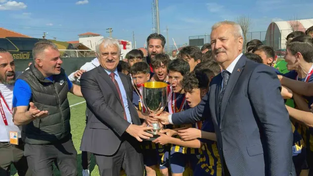 Talasgücü'nün U14'ü Türkiye şampiyonu