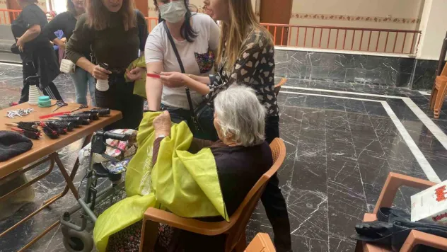 Talaslı kursiyerlerden huzurevine 'Anneler Günü' ziyareti