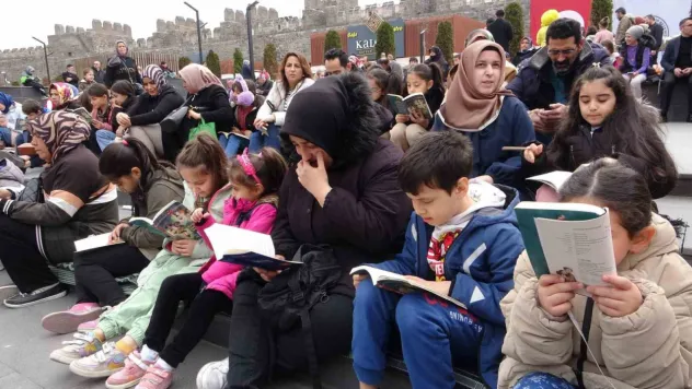 Tarihi kalede 7'den 70'e kitap okudular