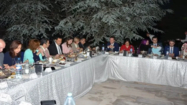 Tayini çıkan mülki idare amirlerine veda yemeği