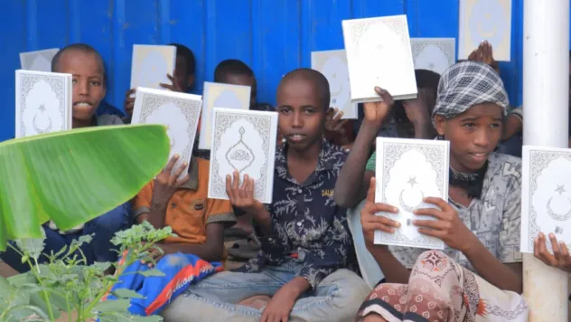 TDV '1 Kurban 1 Kur'an' projesiyle 21 ülkede 80 bin Kur'an-ı Kerim hediye etti