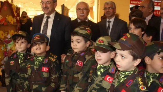 Tekden Koleji öğrencilerinden anlamlı sergi