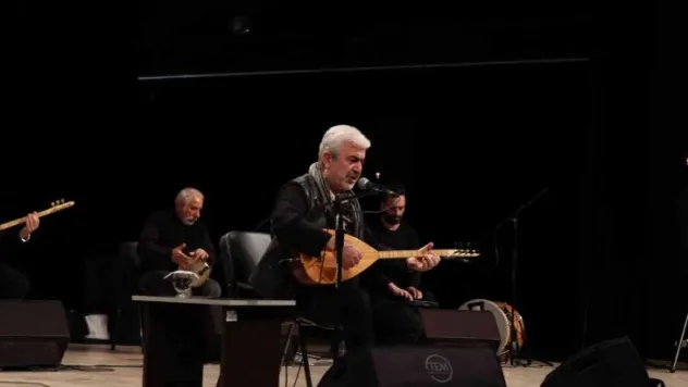 Tekdenli öğrenciler kahramanlık türküleri ile coştu