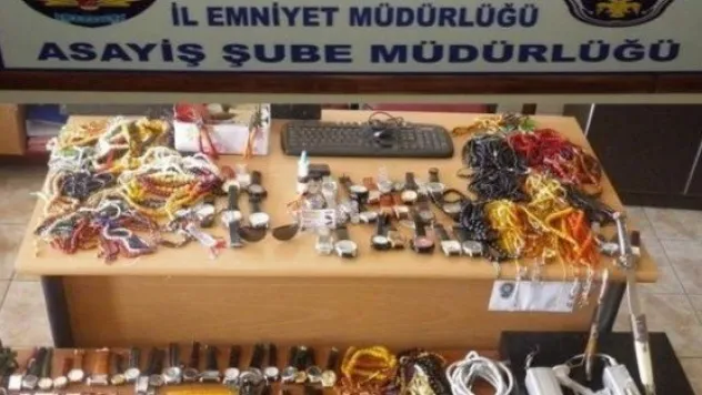 Tespih Hırsızları Yakalandı 